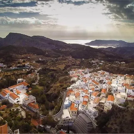 Casa vacanze Mesa Vrisi Apérion