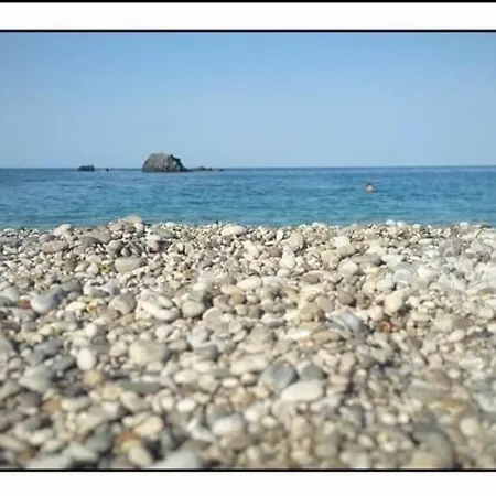 Mesa Vrisi Casa vacanze *